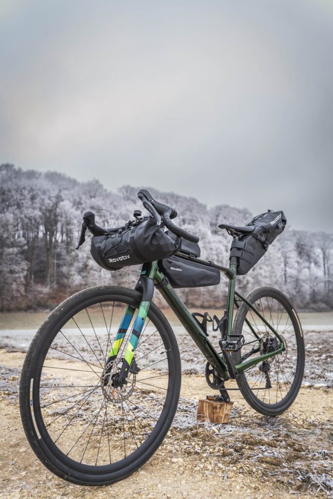 Rovativ Bikepacking Fahrrad mit Taschen
