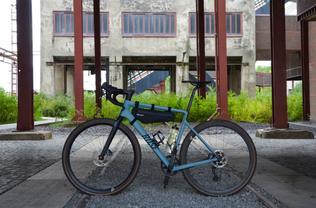 Rovativ Bikepacking Fahrrad mit Taschen